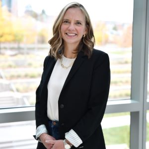 woman in ptofessional 